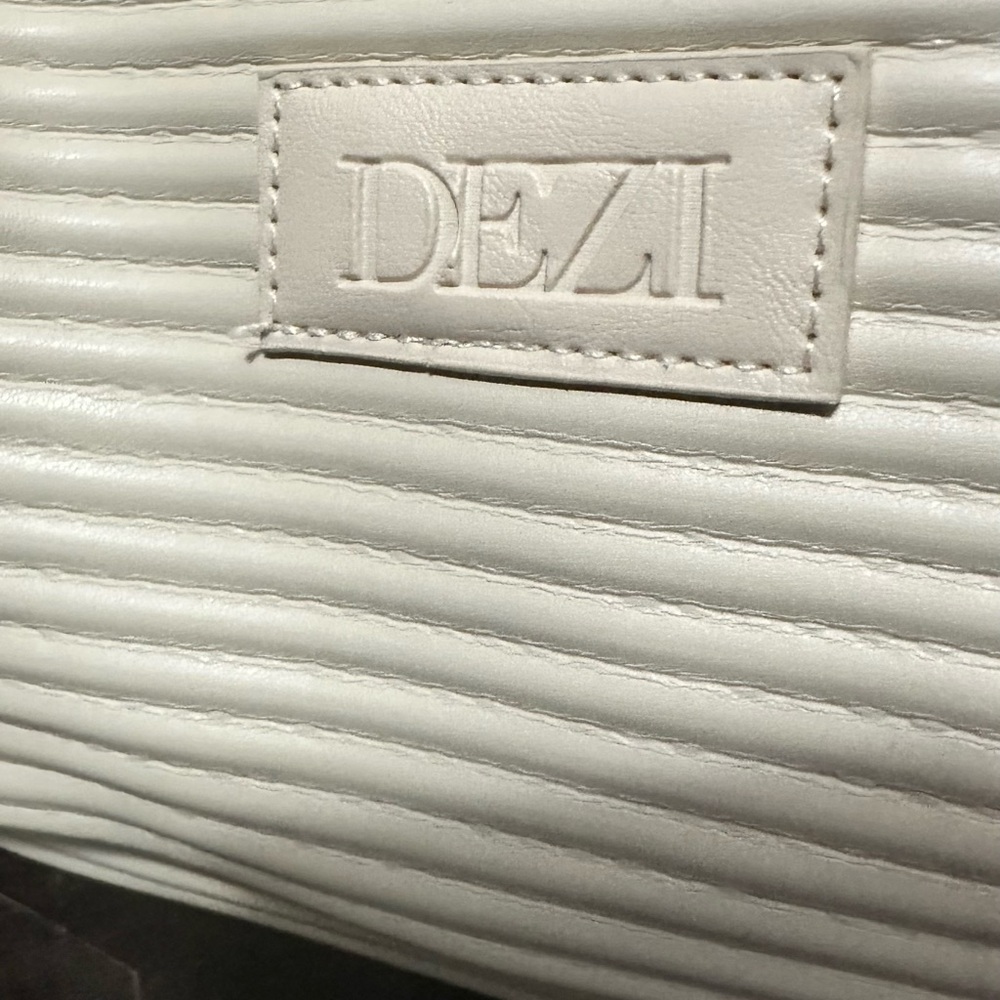 DEZI White Quilted Ribbed Leather Shoulder Bag